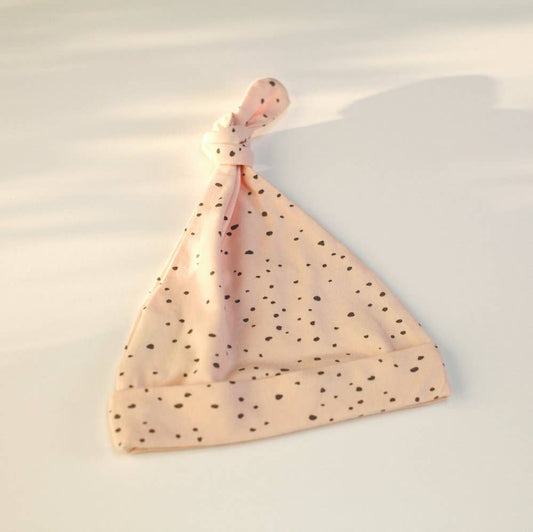 Pebble Knot Beanie Baby Hat (organic cotton): Natural / 0-3